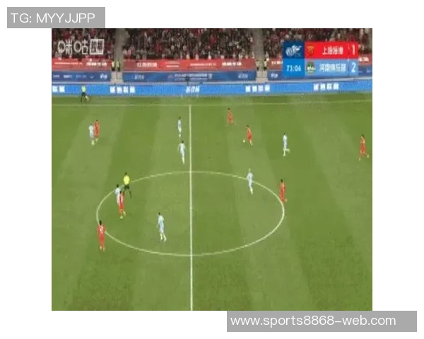 争议不断何超遭撞倒裁判无视点球海港进球被判无效引发热议